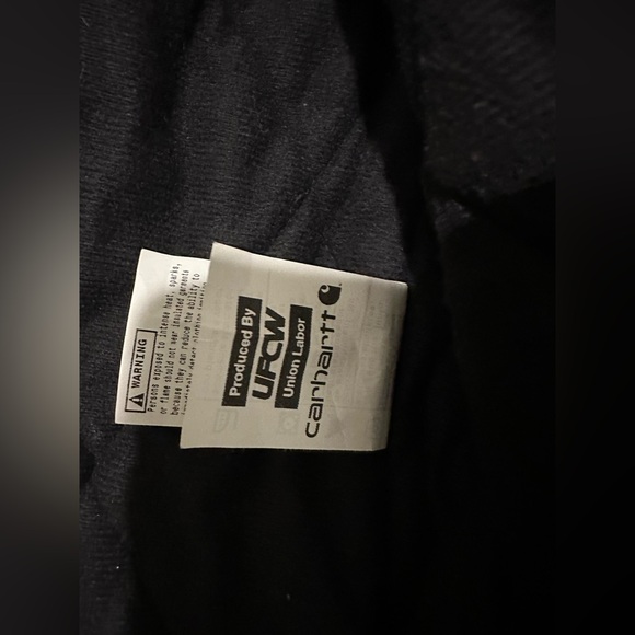 Carhartt men black jacket medium size, gently used - Picture 10 of 15
